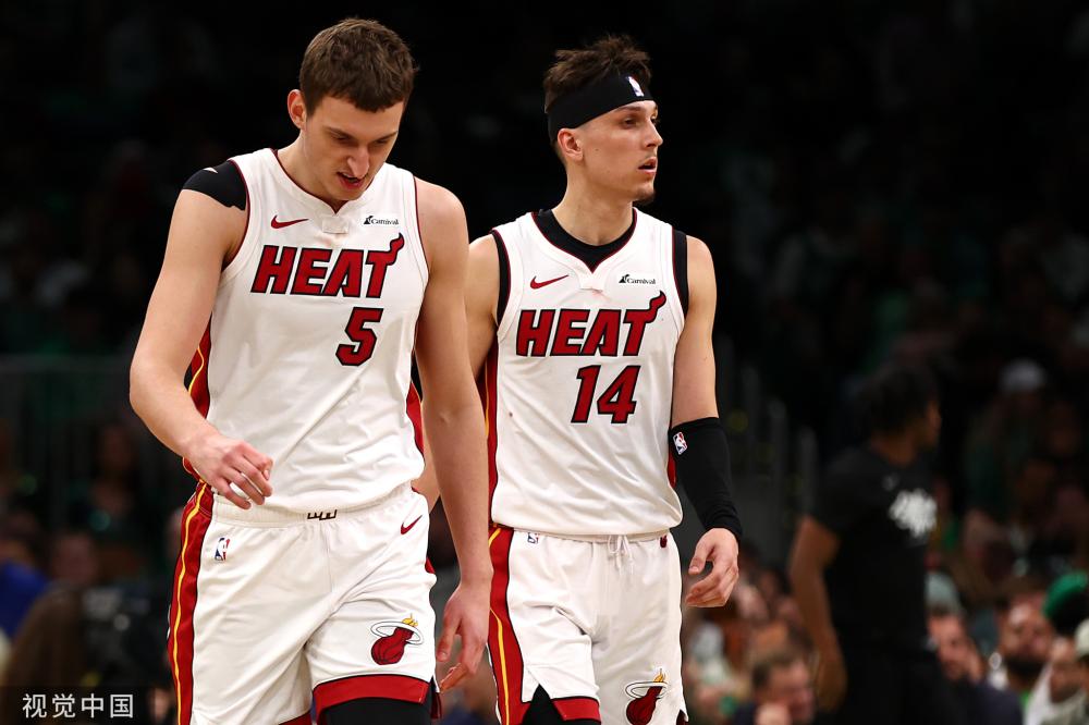 场落后两球 场落后两球