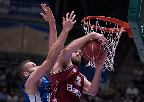 队遭遇困难 队遭遇困难