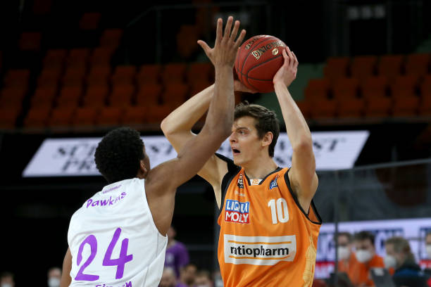 的崭露头角 的崭露头角